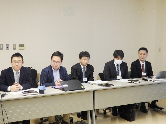 中間報告会